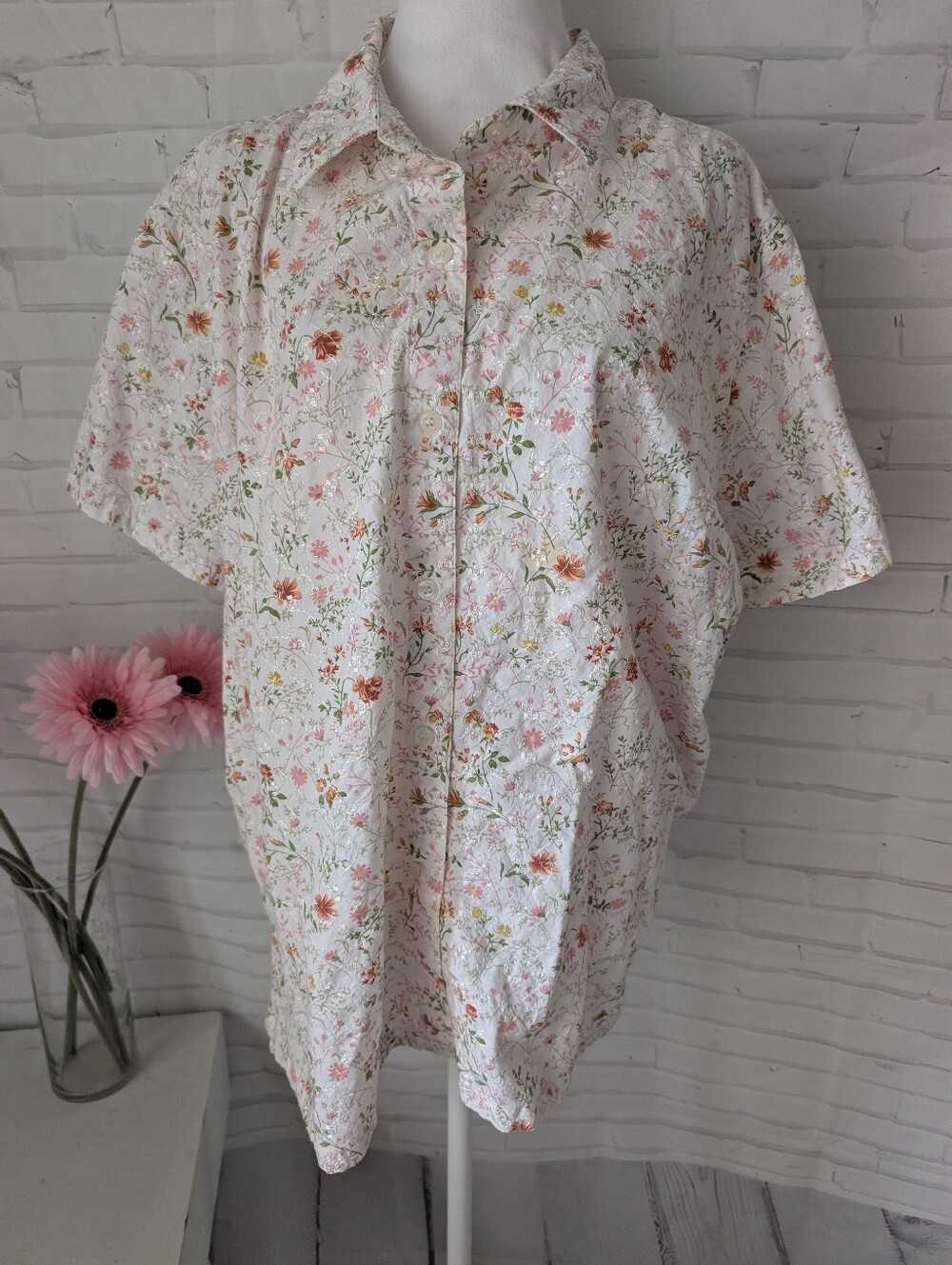 Victoria Jones White Floral Short-Sleeve Button-Up Shirt